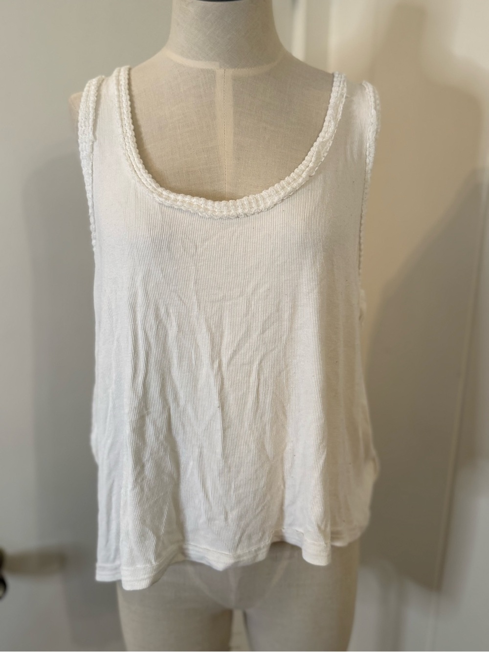 POL White Crochet- Raw Trim Tank Sz M